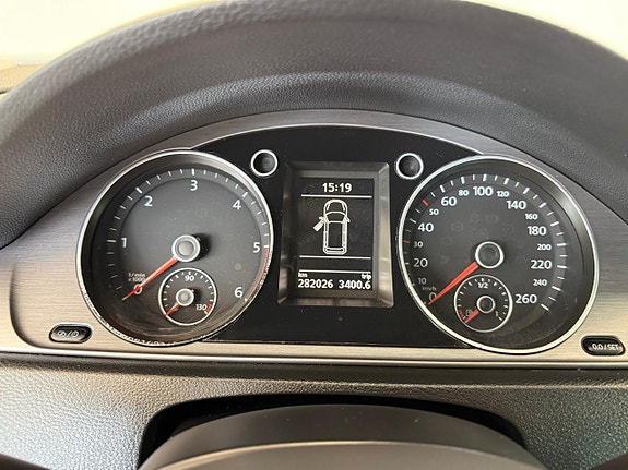 Volkswagen Passat 17 of 24