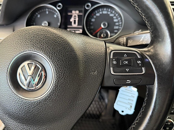 Volkswagen Passat 12 of 24