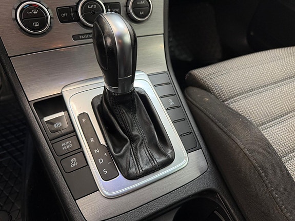 Volkswagen Passat 16 of 24