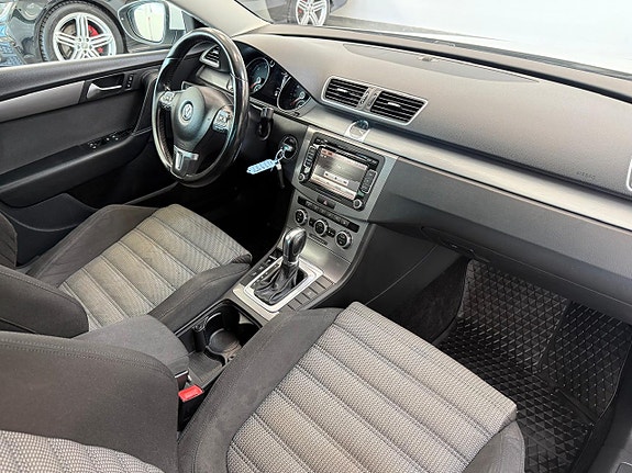 Volkswagen Passat 10 of 24