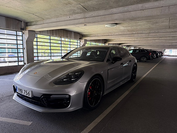 Porsche Panamera Turbo 3 of 5