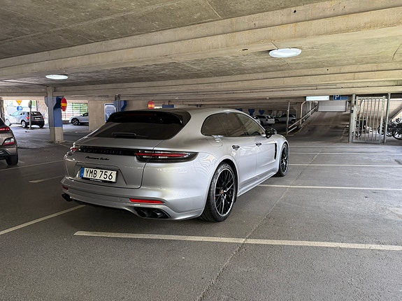 Porsche Panamera Turbo 4 of 5