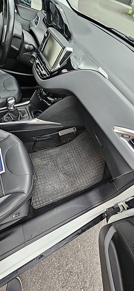 Peugeot 2008 11 of 13