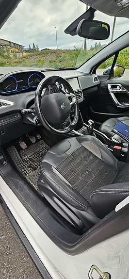 Peugeot 2008 6 of 13