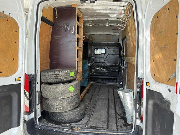Ford Transit 19 of 23