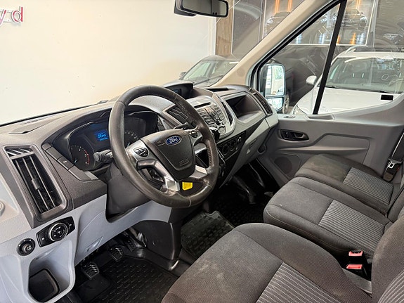 Ford Transit 8 of 23