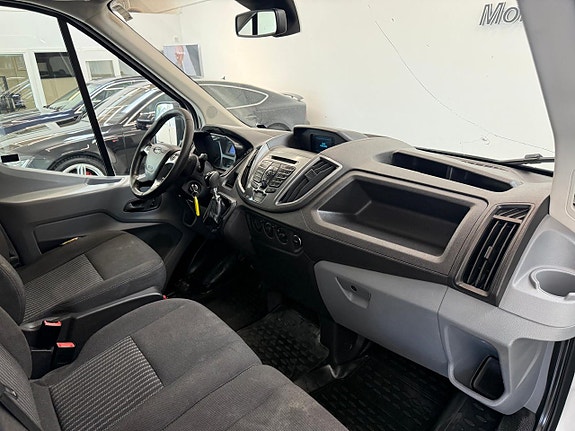 Ford Transit 9 of 23