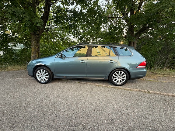 Volkswagen Golf V 2 of 6
