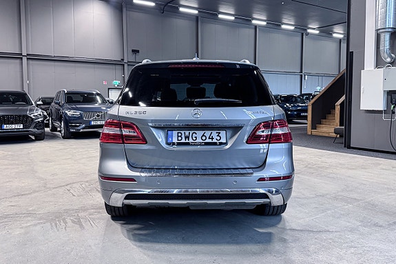 Mercedes-Benz ML250 5 of 18