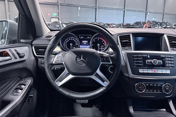 Mercedes-Benz ML250 14 of 18