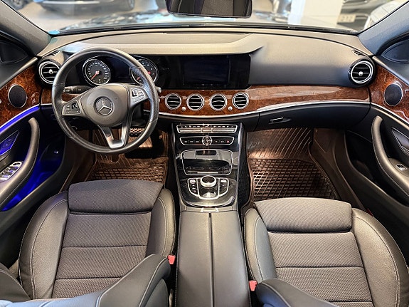 Mercedes-Benz E200 11 of 14