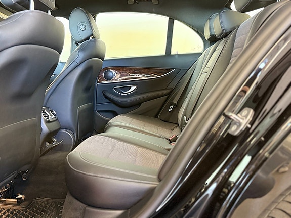 Mercedes-Benz E200 13 of 14
