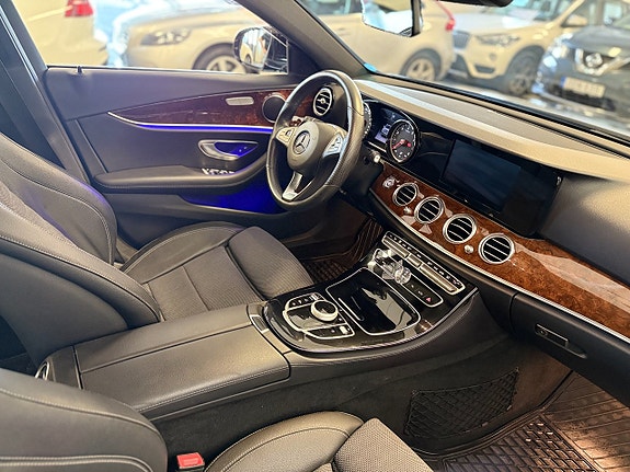 Mercedes-Benz E200 12 of 14