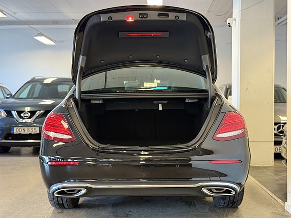 Mercedes-Benz E200 8 of 14