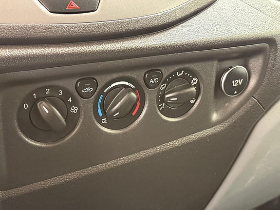 Ford Transit 12 of 23