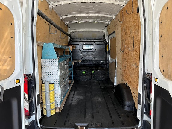 Ford Transit 19 of 23