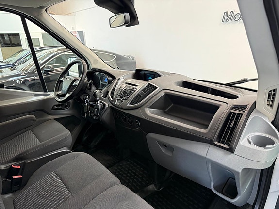 Ford Transit 9 of 23