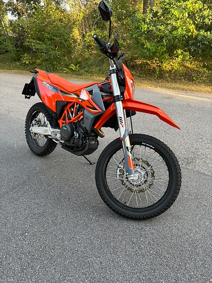 KTM 690 Enduro R 3 of 5