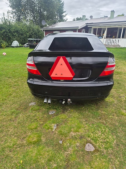 Mercedes-Benz C180 3 of 7
