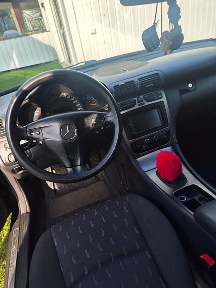 Mercedes-Benz C180 4 of 7