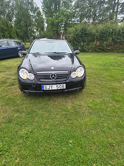 Mercedes-Benz C180 2 of 7