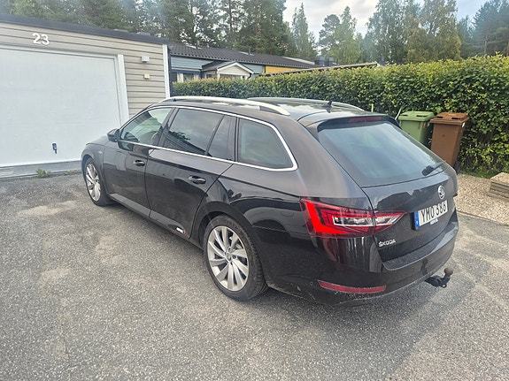 Skoda Superb 2 of 4