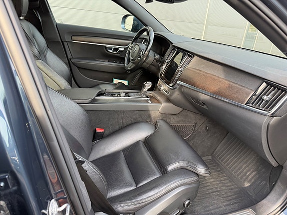 Volvo V90 Cross Country 4 of 16