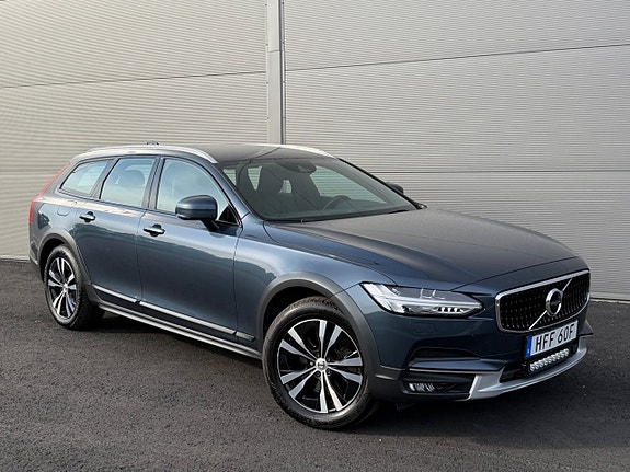 Volvo V90 Cross Country 14 of 16