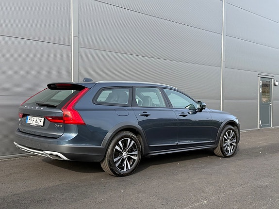 Volvo V90 Cross Country 13 of 16