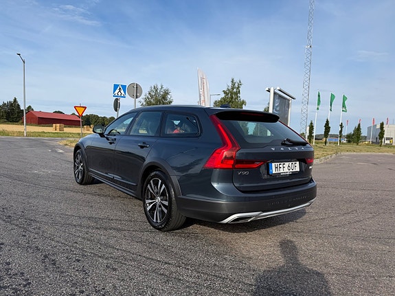 Volvo V90 Cross Country 12 of 16