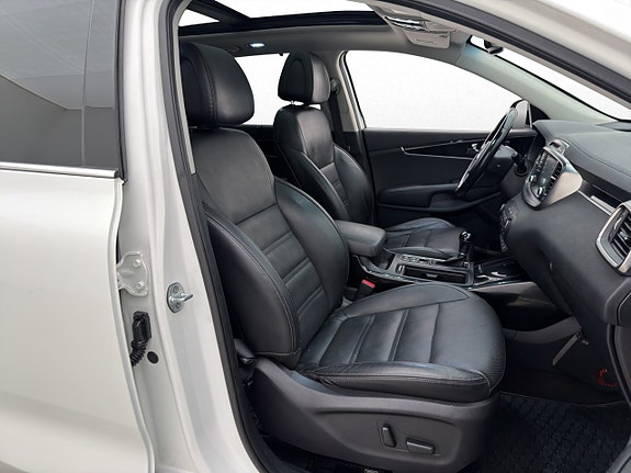 Kia Sorento 12 of 30