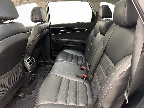 Kia Sorento 14 of 30