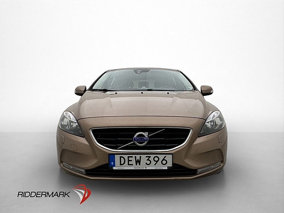 Volvo V40 2 of 22