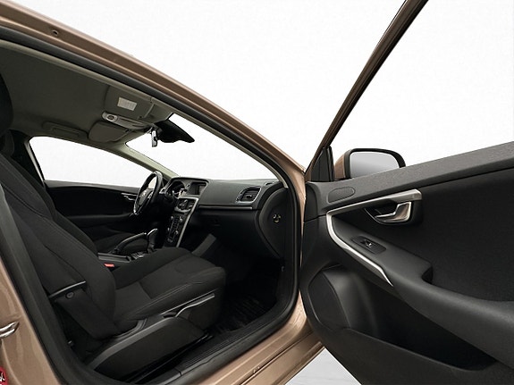 Volvo V40 12 of 22