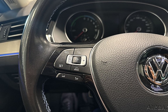 Volkswagen Passat 15 of 22