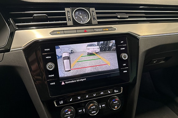 Volkswagen Passat 18 of 22