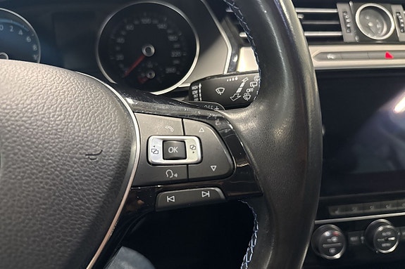 Volkswagen Passat 16 of 22