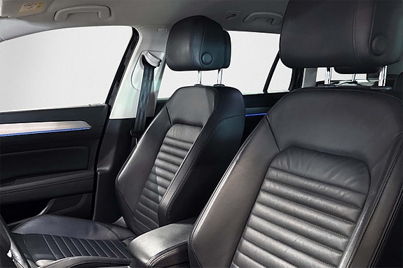 Volkswagen Passat 9 of 22