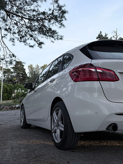 BMW 218d 9 of 10
