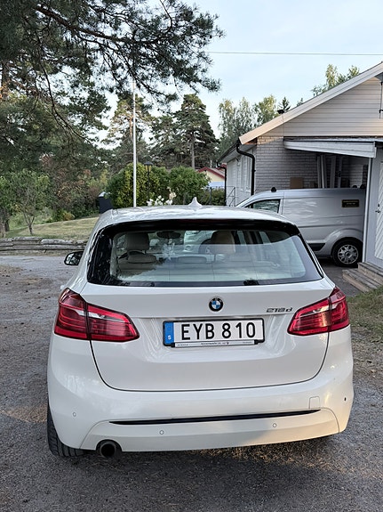 BMW 218d 8 of 10