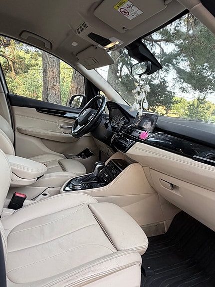 BMW 218d 2 of 10