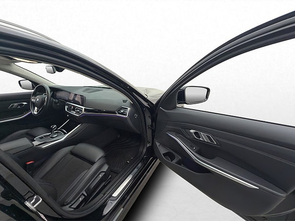 BMW 330e 16 of 30