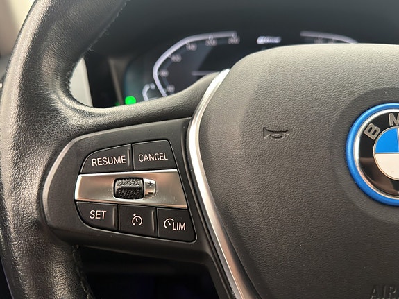 BMW 330e 19 of 30