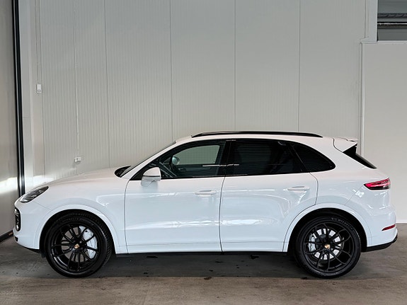 Porsche Cayenne Turbo 7 of 23
