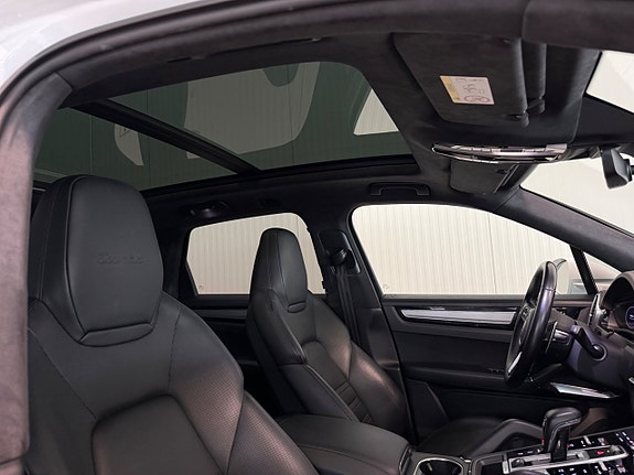 Porsche Cayenne Turbo 16 of 23
