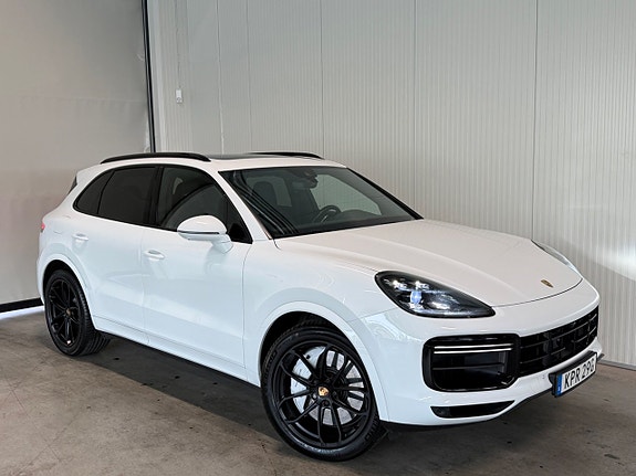Porsche Cayenne Turbo 2 of 23