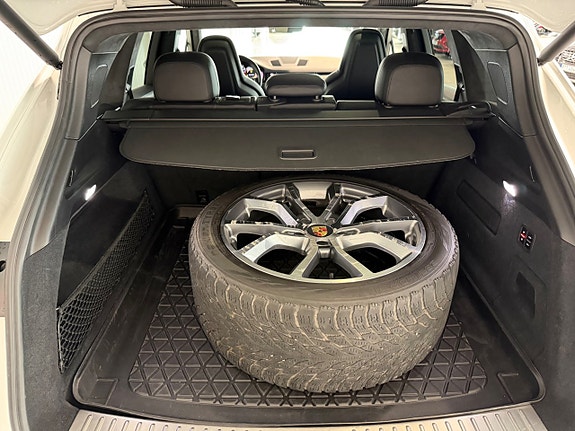 Porsche Cayenne Turbo 23 of 23