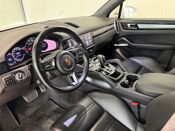 Porsche Cayenne Turbo 10 of 23