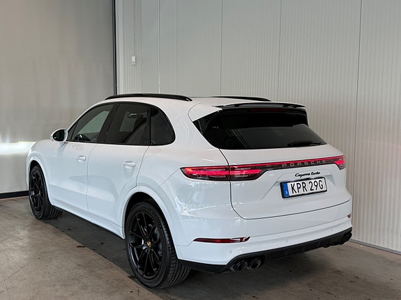 Porsche Cayenne Turbo 9 of 23