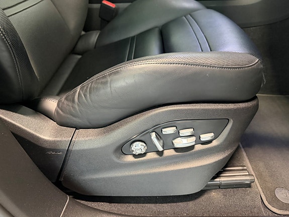 Porsche Cayenne Turbo 17 of 23